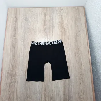 Short gymshark femme L noir