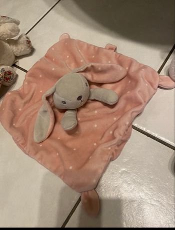 Doudou lapin kiabi rose avec pois 