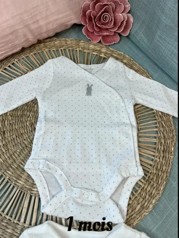 Lot 2 bodies taille 1 mois - photo numéro 5