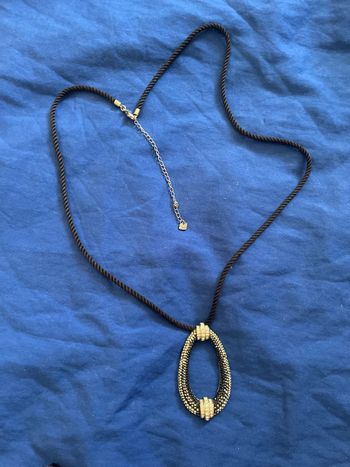 Collier Pendentif Ovale Swarovski® Authentique – Cordon Noir Chic