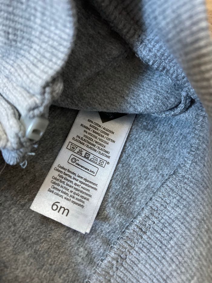 Gilet gris à capuche - photo numéro 4