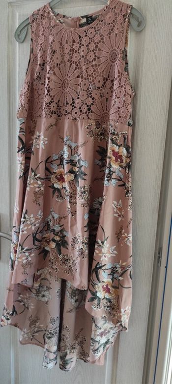 Robe rose fleurie