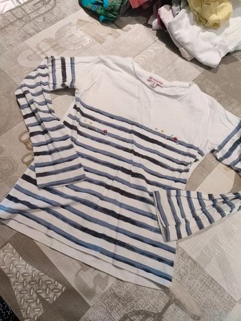 T-shirt manches longues blanc et rayé taille 6 ans