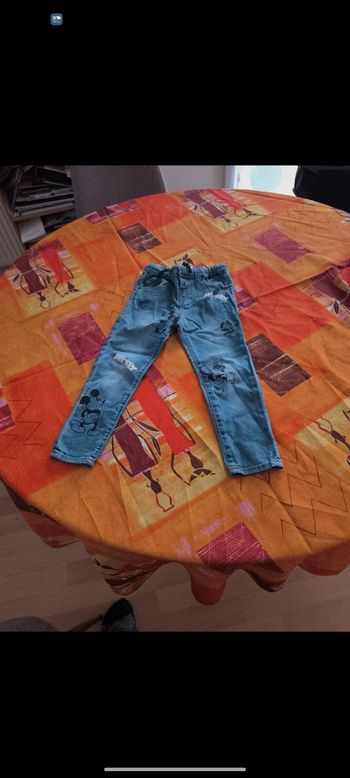 Jeans 3/4 ans en excellent état