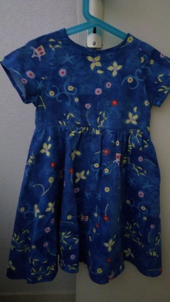 Jolie robe fleurie manches courtes Marèse