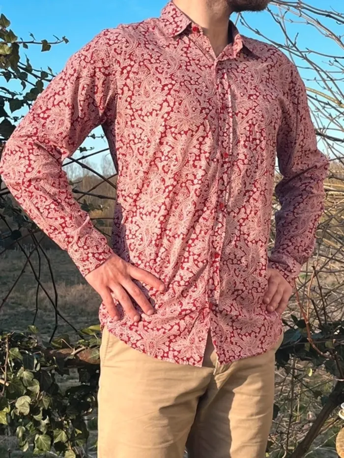 Chemise vintage à motifs fleuris rouge et blanc - photo numéro 2