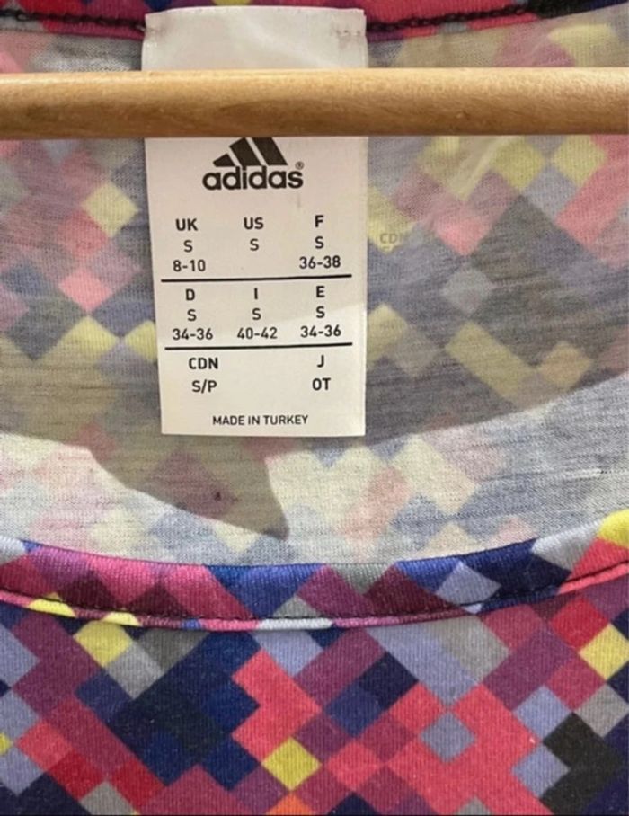 Superbe top sport Adidas Pixels 🌸 S 36 38 - photo numéro 3