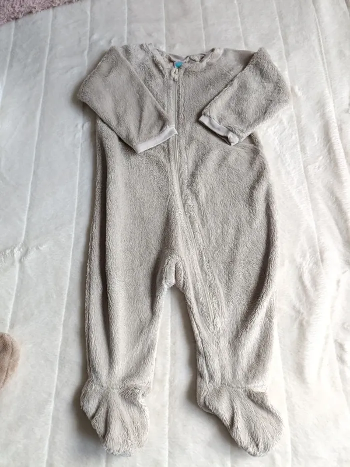 Lot deux combinaisons sur-pyjama 12 mois - photo numéro 4