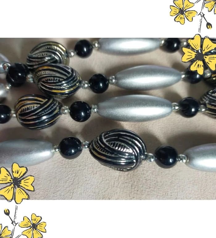 Collier long perles argentées et noires sculptées – Fantaisie élégante - photo numéro 5