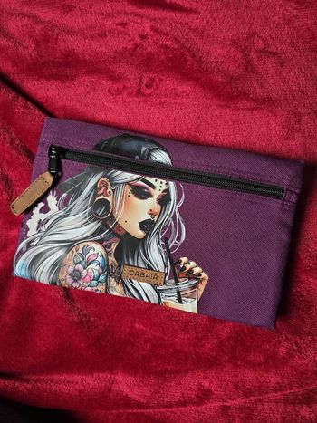 Pochette avant Cabaïa Customisé tattoo girl