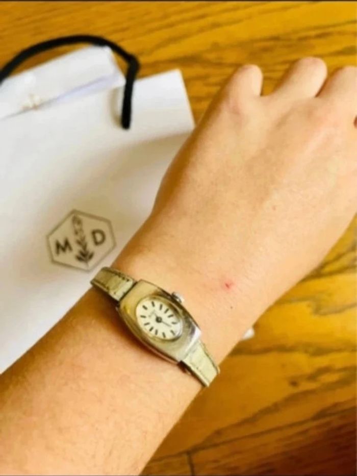 Sublime montre ancienne vintage art déco bracelet cuir blanc et cadrage argent - photo numéro 3