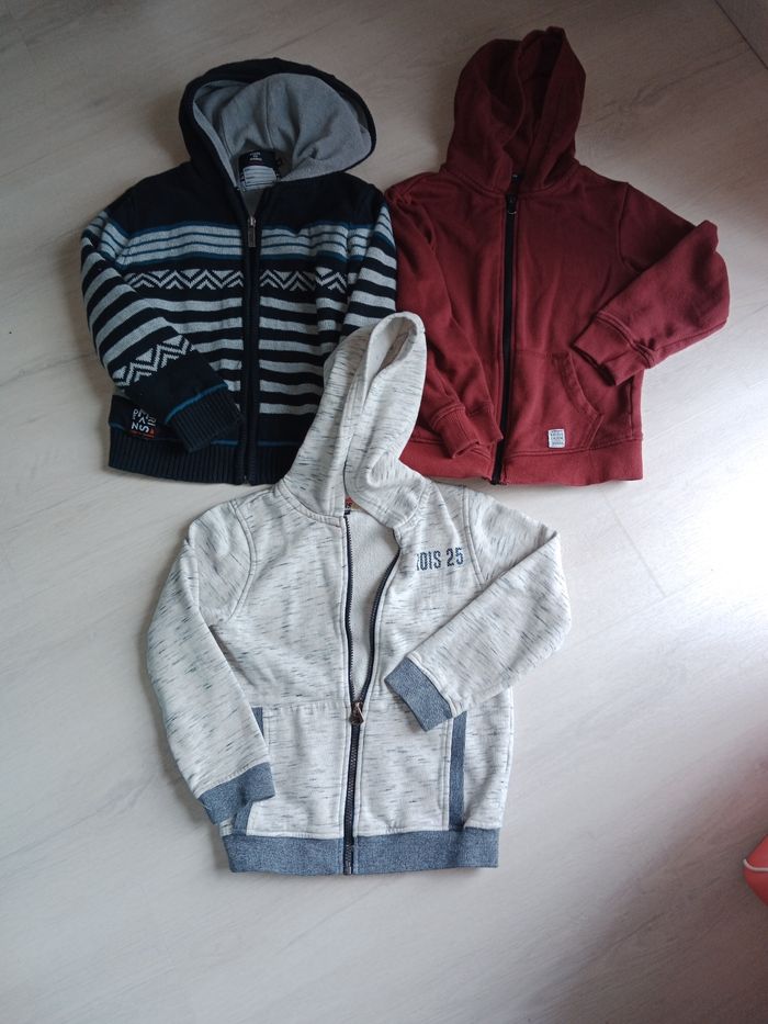 Lot vêtements garçon 8 ans - photo numéro 2