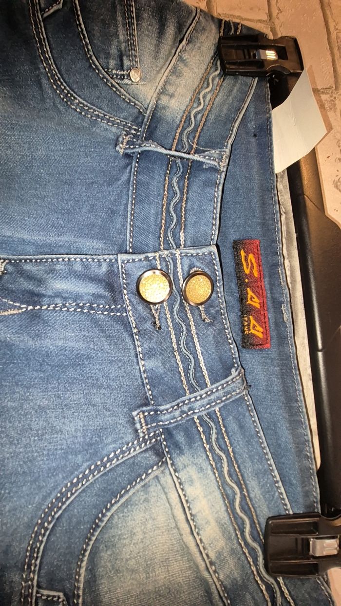 Jean neuf femme – Taille 38 - photo numéro 2