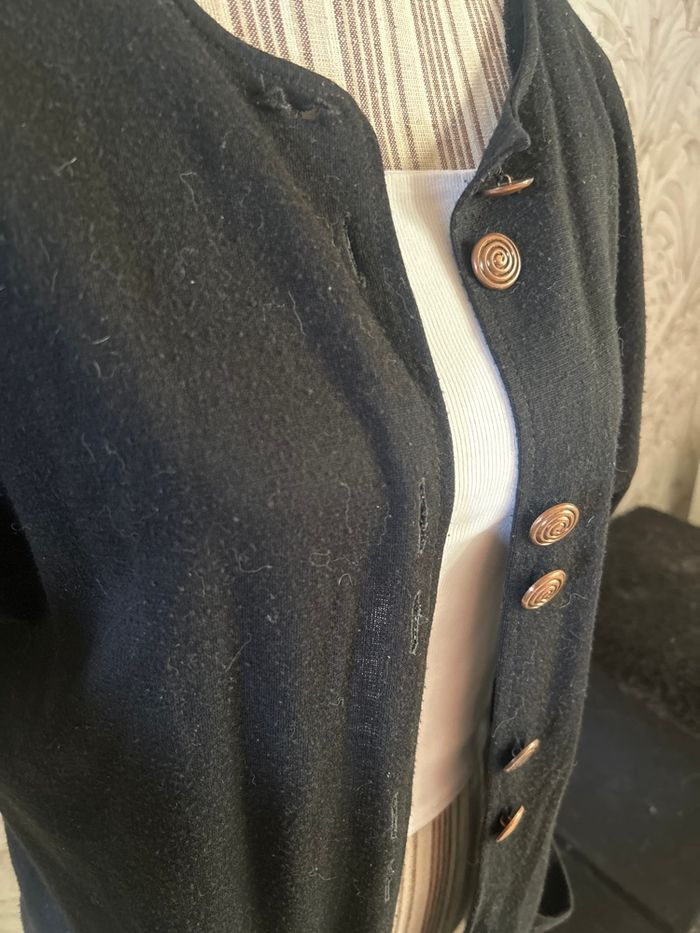 Gilet noir boutons - photo numéro 3