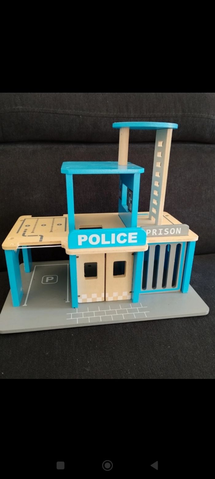 Station police