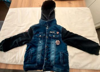 Veste doublée avec capuche détachable 6 ans
Orchestra