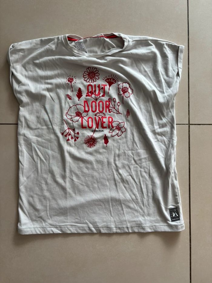 TEE shirt quechua 13/14 ans