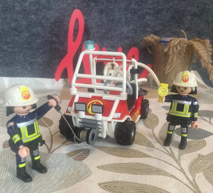 Playmobil - pompiers et 2 personnages - photo numéro 2