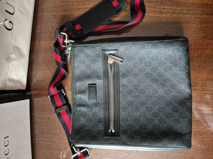 Sacoche GUCCI supreme GG - photo numéro 2