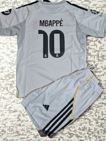 Ensemble football Real madrid - mbappe - 14 ans