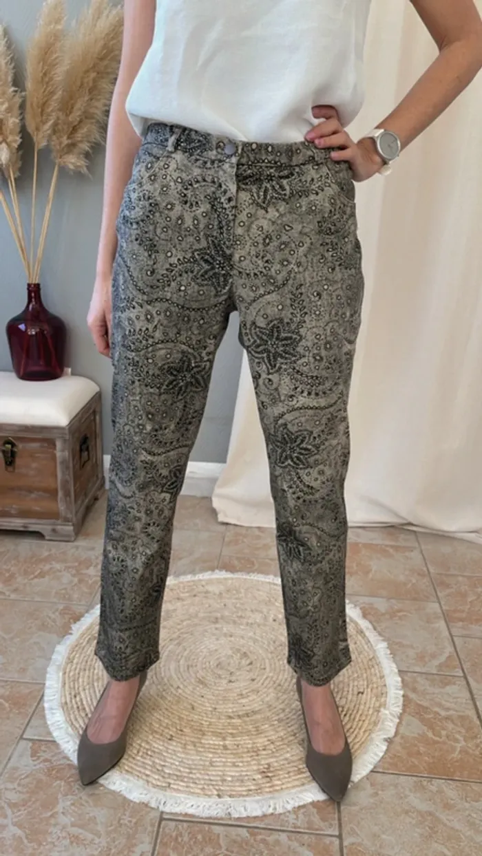 Pantalon imprimé motifs sur fond gris-vet Taille 40 Atelier GS - photo numéro 4