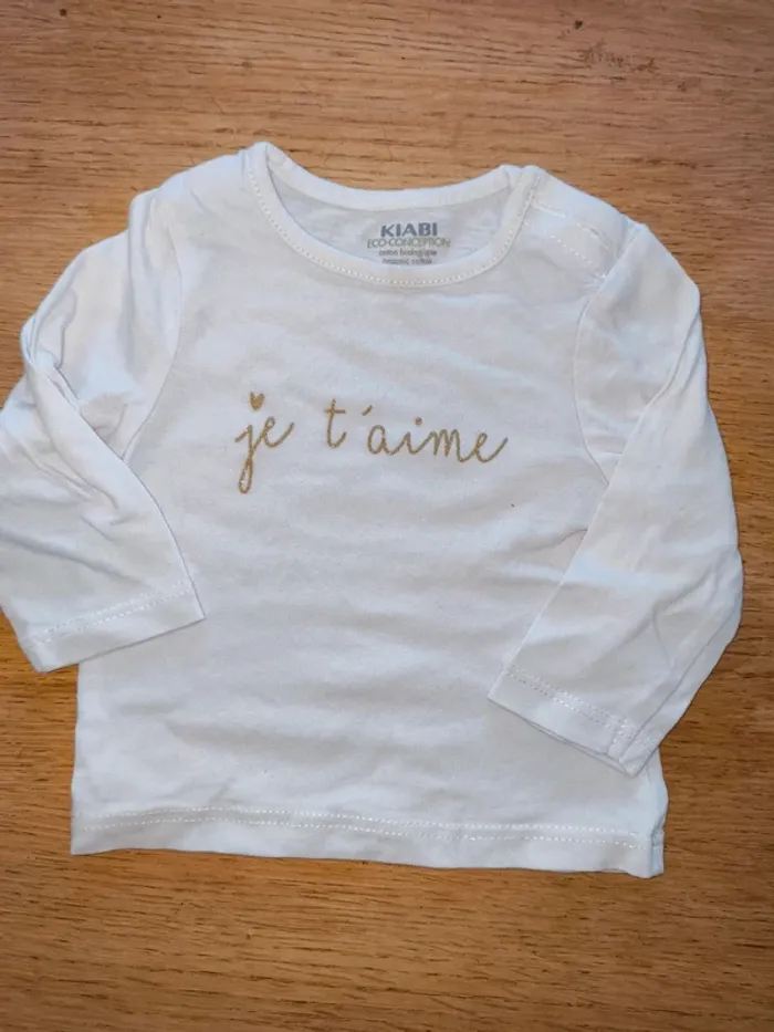 T-shirt manches longues fille blanc 1 mois Kiabi excellent état coton bio - photo numéro 2