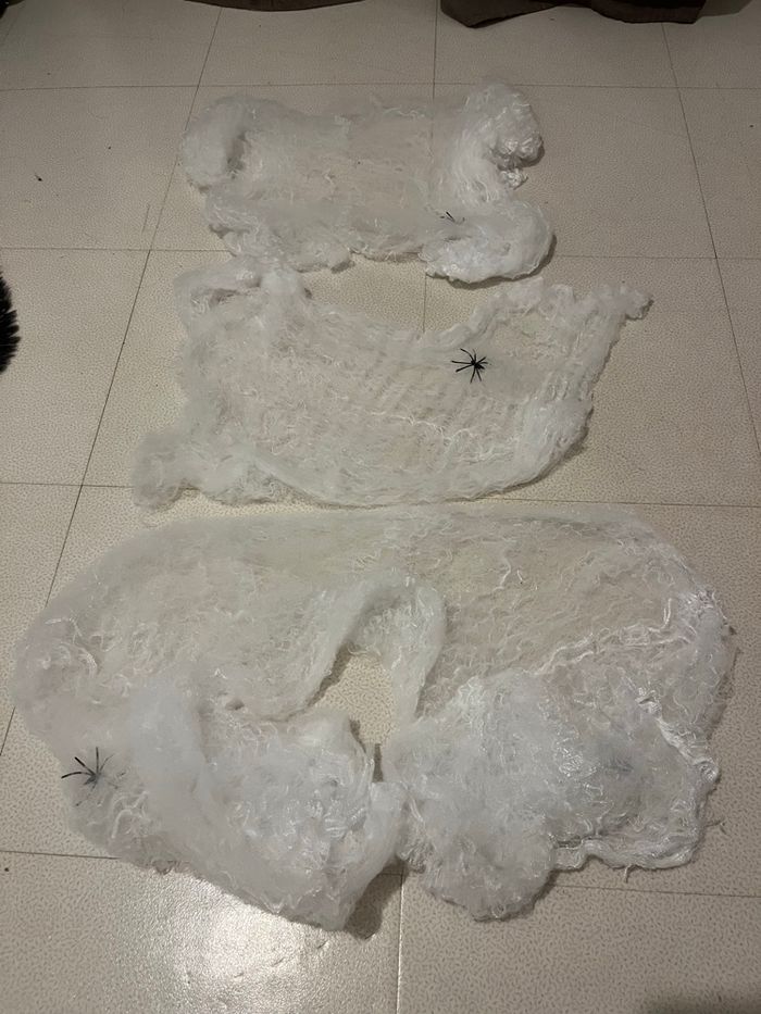 Lot de 3 fausses toiles d’araignées + 3 araignées noires