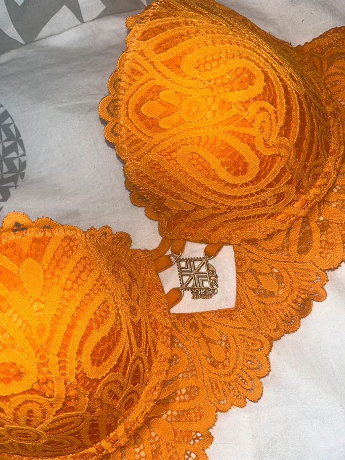 Soutien gorge orange très joli - photo numéro 2