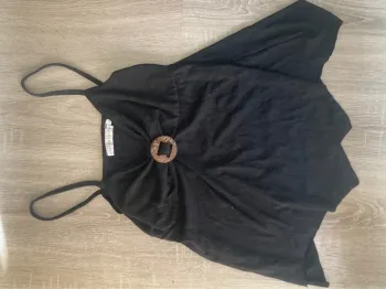 Top noir avec bouton bois