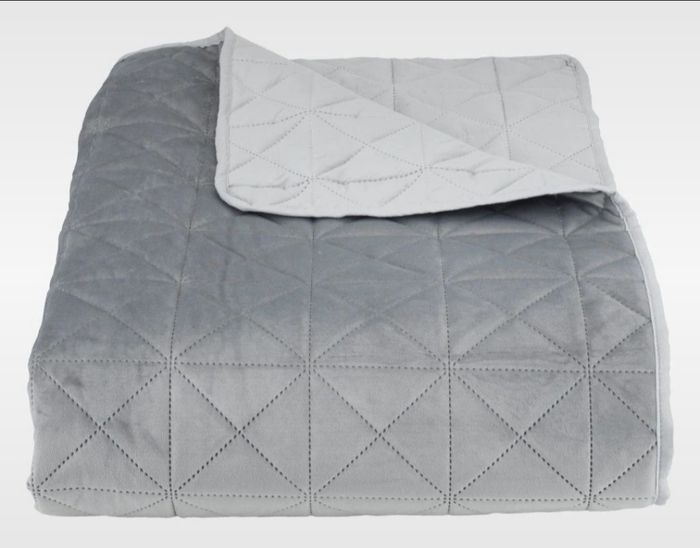 Couvre lit magnifique 220x240 neuf