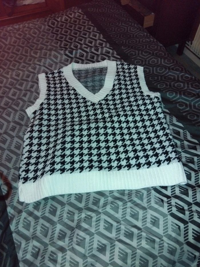 Pull sans manche motif pieds de poule