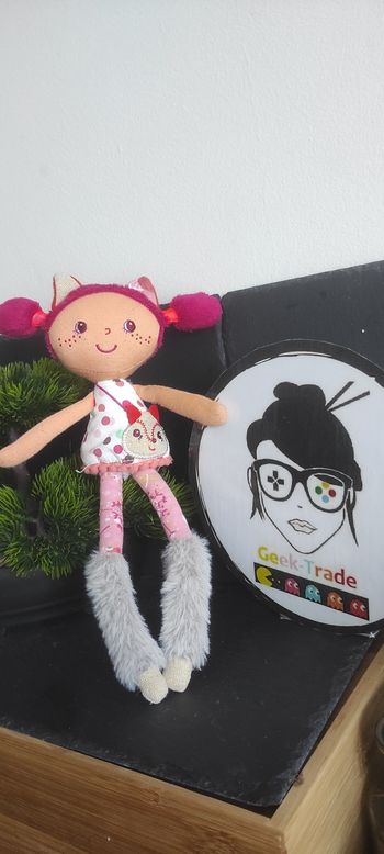 Mini poupée Alice peluche Lilliputiens renaurd fille robe rose fourrure gris