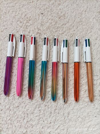 8 stylos Bic 4 couleurs neufs