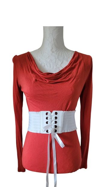 Haut à col large 🚺