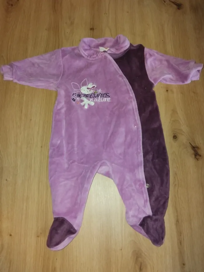 2 pyjamas  velours  taille 3 mois fille - photo numéro 2
