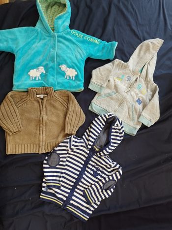 Lot 4 Gilets bébé 9 mois 