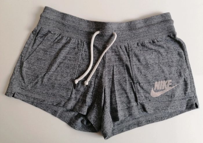 Short court Nike taille M