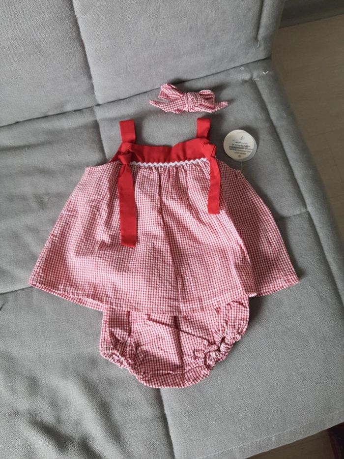 Ensemble Lola Palacios taille 12 mois blouse, bloomer et pince neuf avec étiquettes