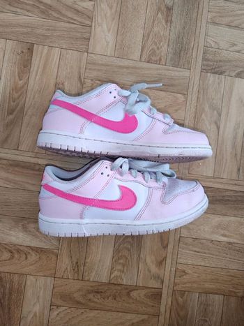 Nike dunk low triple pink