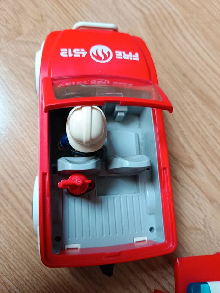 Voiture d'intervention du chef des pompiers Playmobil - photo numéro 3