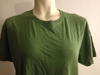 T shirt col rond ✧ vert ✧ manches courtes ✧ look masculin ✧ taille 38 ✧ zeeman