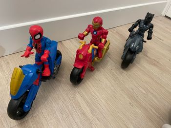 Figurine super héros