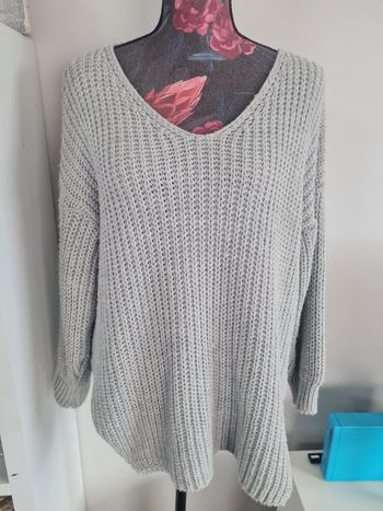 Pull décolleté v gris