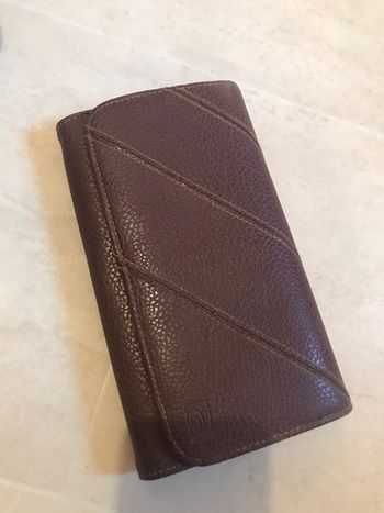 Porte monnaie femmes marron très très bon état.