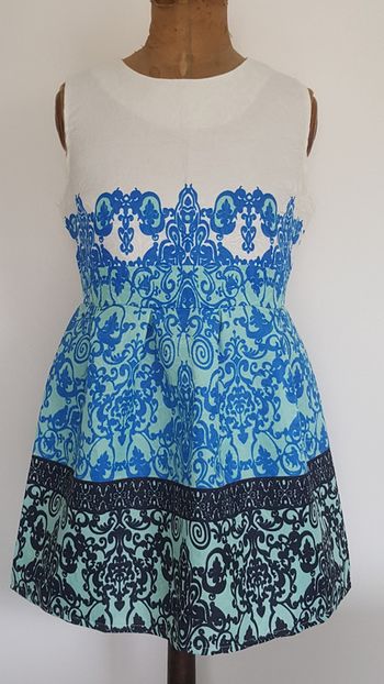 Robe patineuse belle qualité NEUVE 40