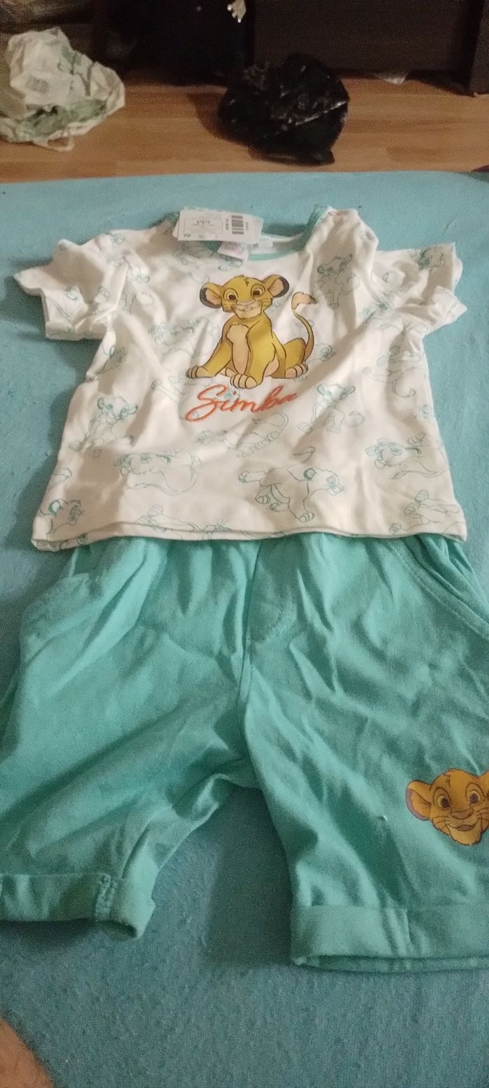 ensemble short tee shirt simba 6 mois neuf avec etiquette