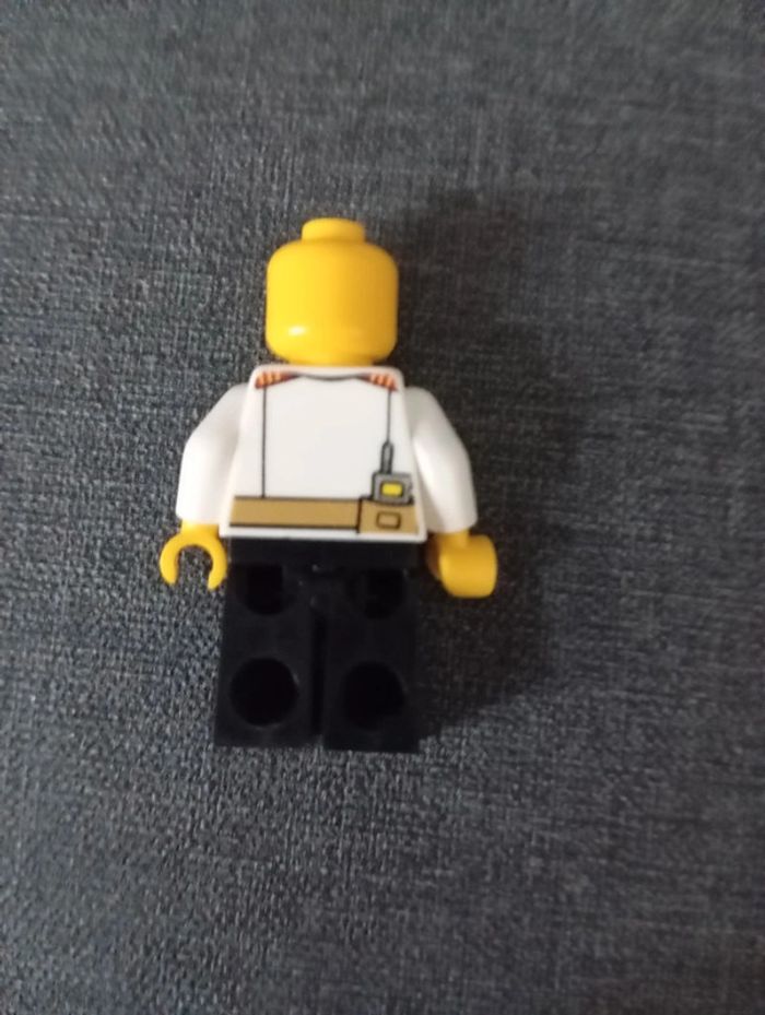 Figurine lego Fire chief - photo numéro 2