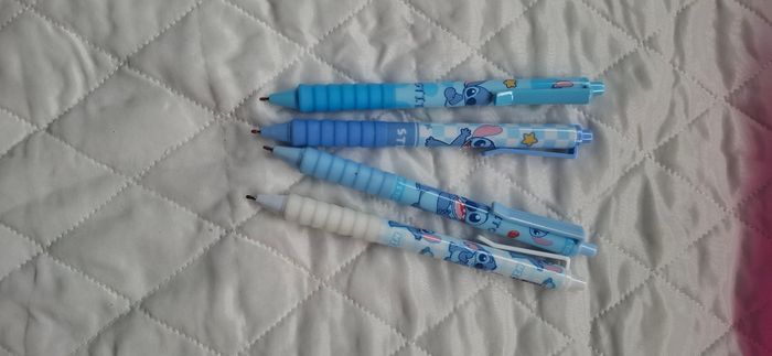 Les 4 stylos stitch  1€ pièce