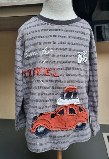 Pull fin avec voiture