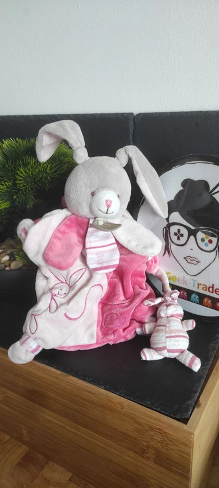 Marionnette Lapin Rose Célestine doudou compagnie  pétales rayure rayé gris dc1060